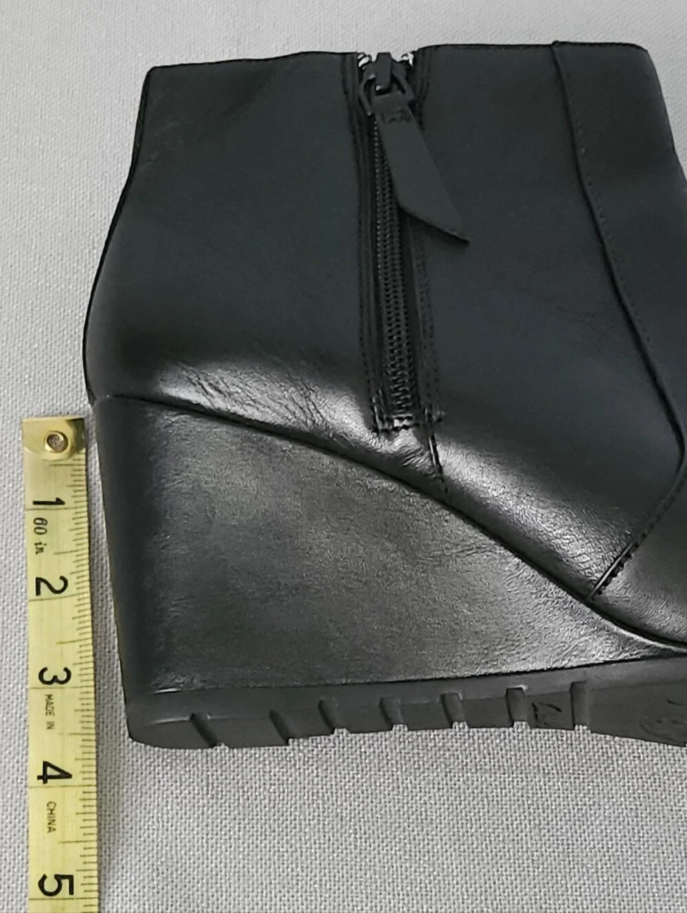 Clarks‎ Artisan 66436 Womens 9M Black Leather Wedge Ankle Boots Booties Side Zip